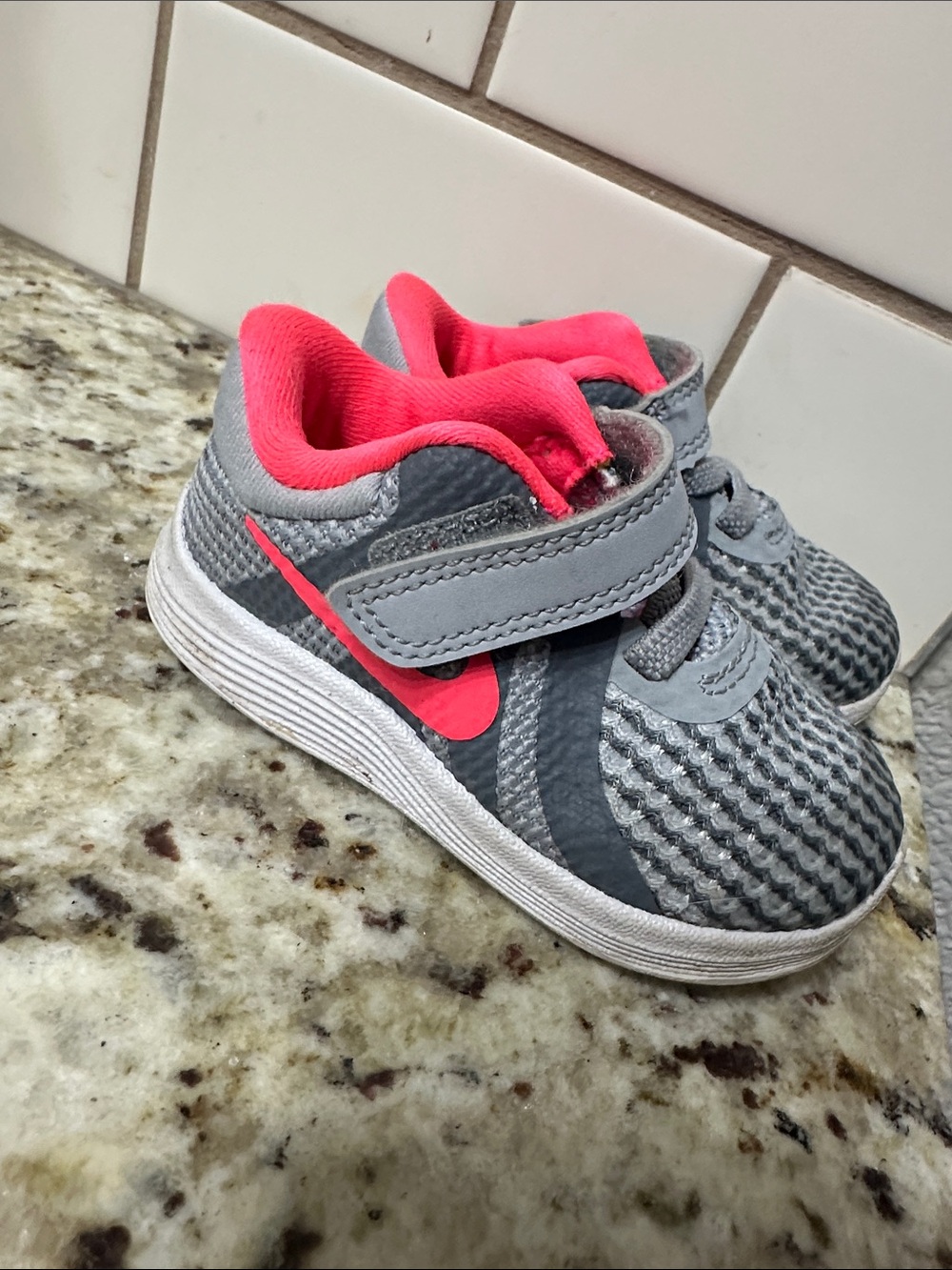 Nike Kids Gray and Pink Lightweight Hook-and-Loop Sneakers